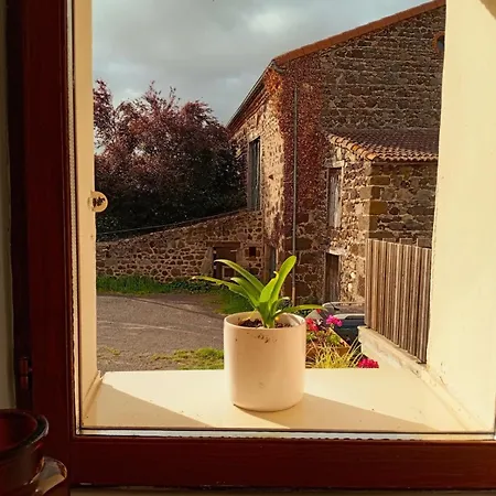 La Chalmette House Hébergement de vacances Mazeyrat-d'Allier