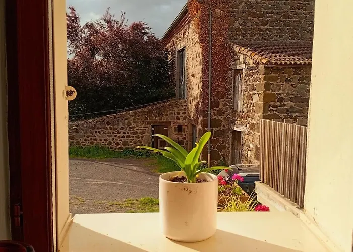 La Chalmette House بيت للعطل Mazeyrat-d'Allier