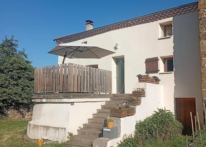 La Chalmette House بيت للعطل Mazeyrat-d'Allier