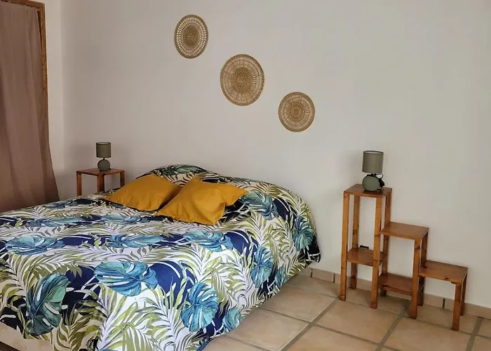 La Chalmette House بيت للعطل Mazeyrat-d'Allier